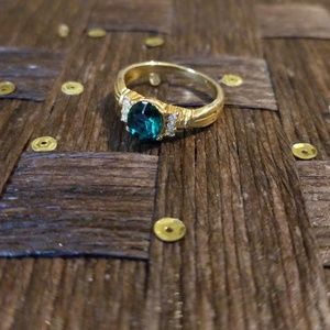 Emerald and gold ring